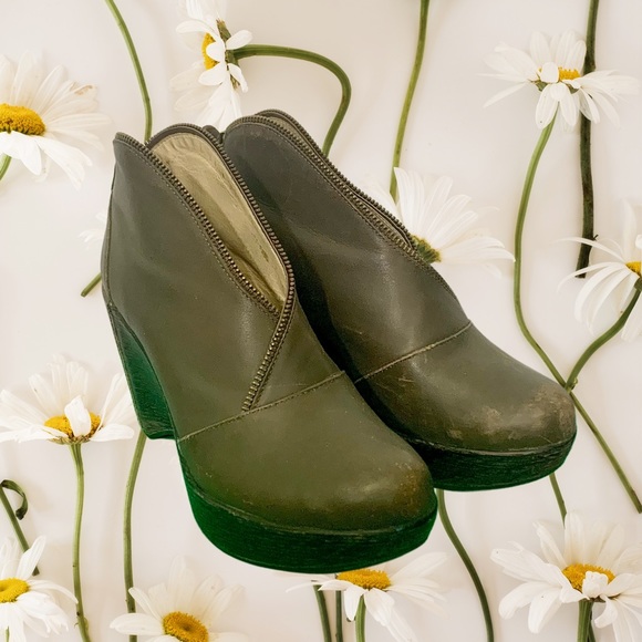 💰SOLD💰Jambu Indigo Distressed Wedge Booties - Picture 1 of 8